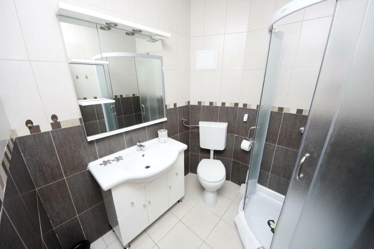 Apartmani Znaor Baška Voda Exterior foto